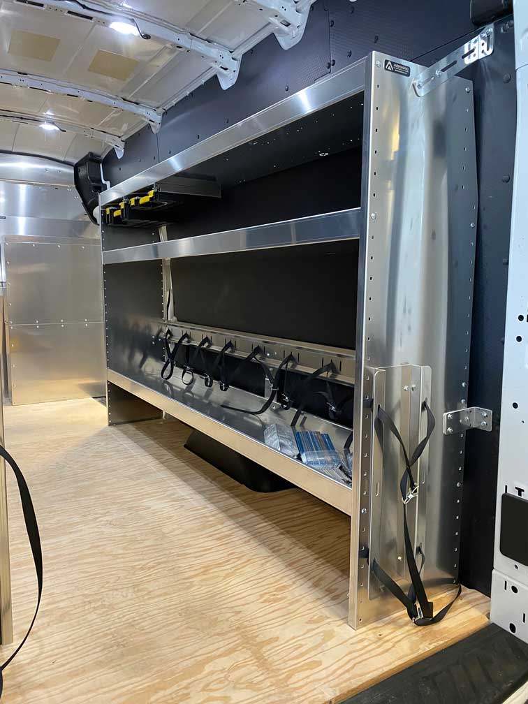 Aménagement personnalisé Ford Transit Toit haut 148" long pour entrepreneur en démolition