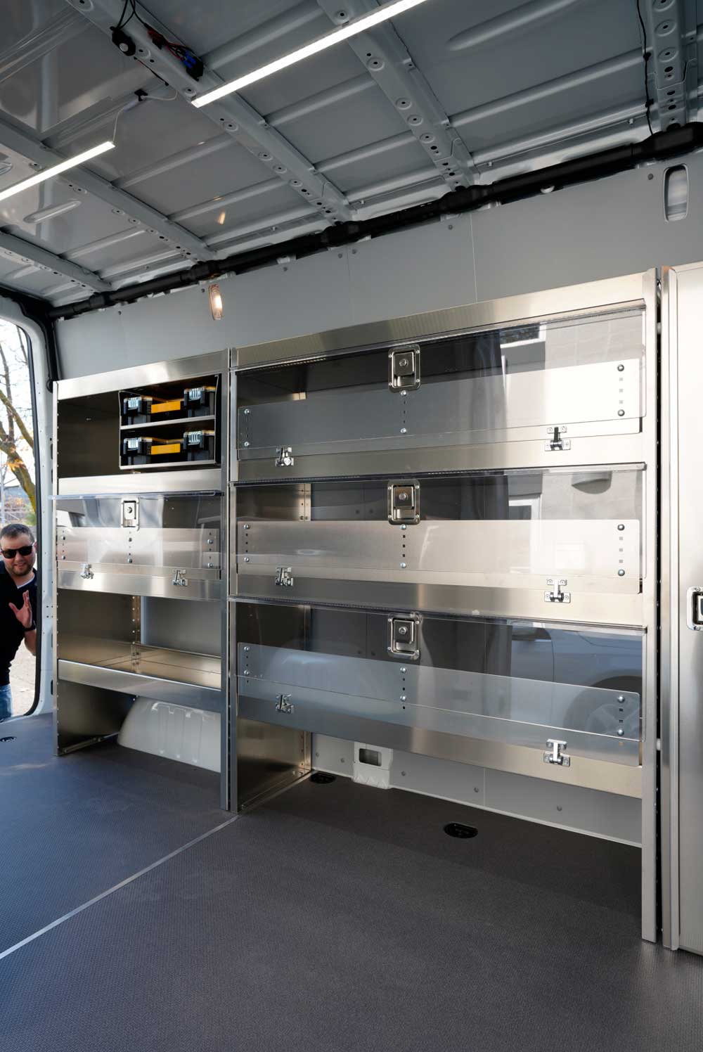 Porte en Lexan d'étagère de fourgon Mercedes Sprinter