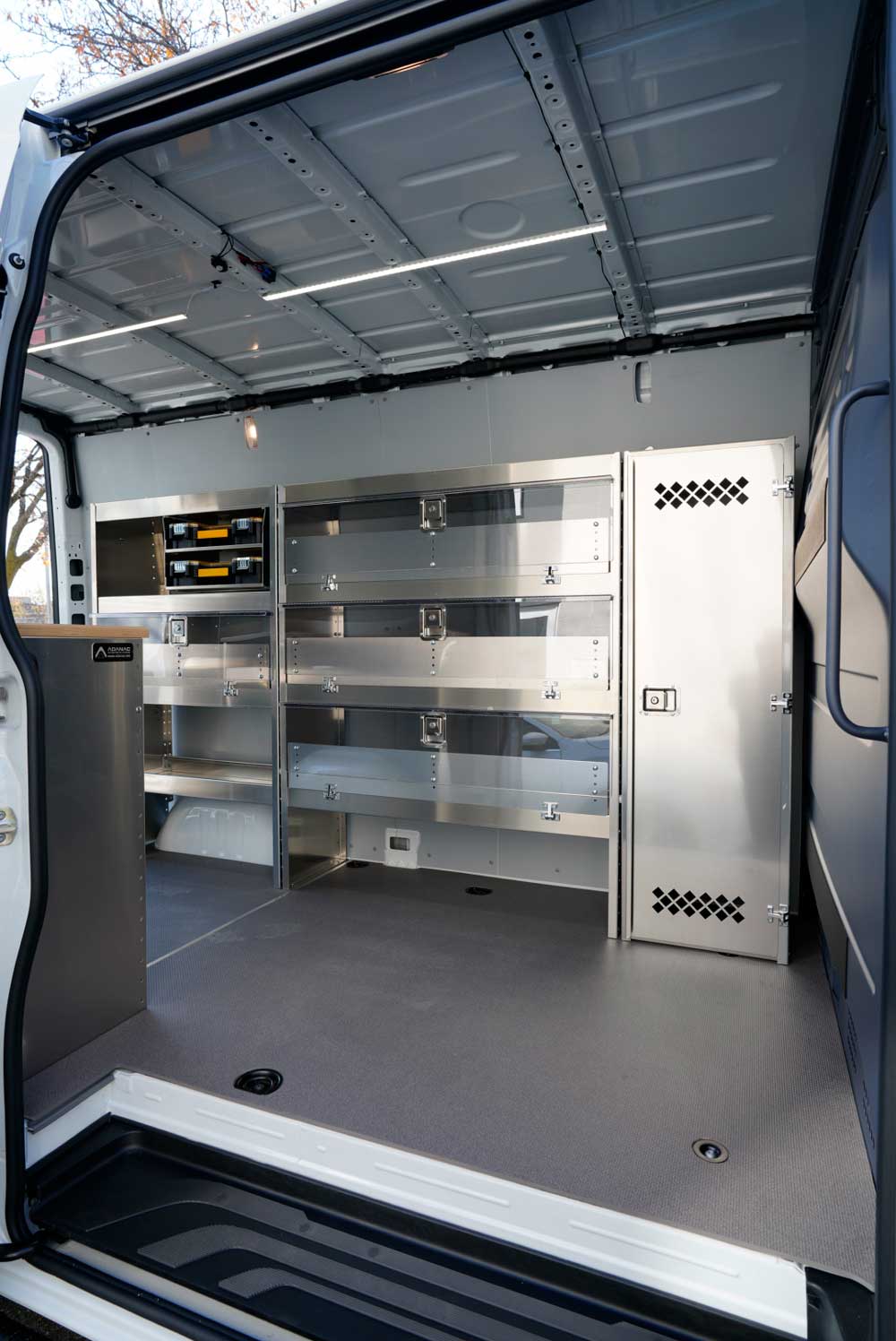Porte en Lexan d'étagère de fourgon Mercedes Sprinter