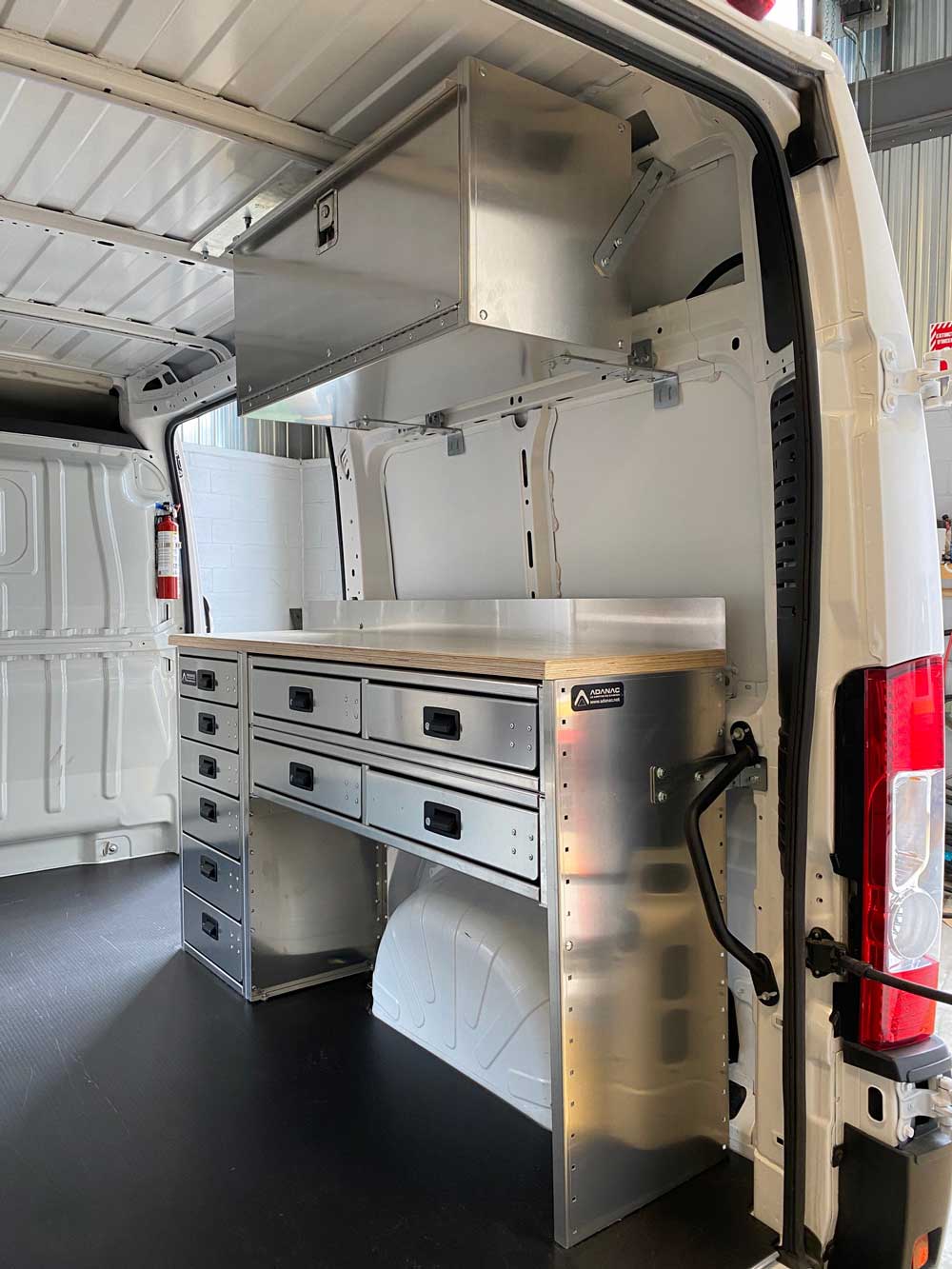 Atelier de travail pour fourgon RAM Promaster unité d'aqueduc